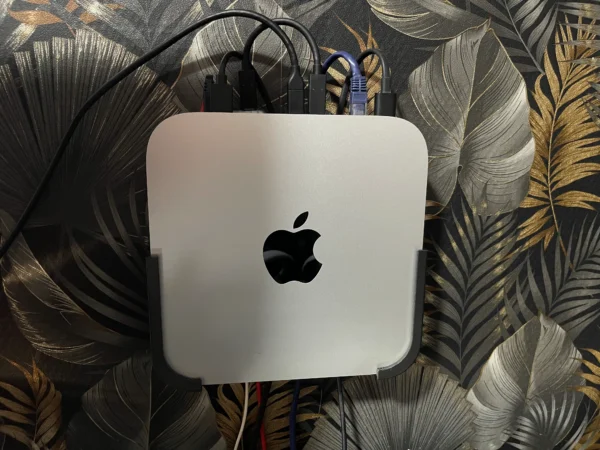 Mac Mini Halterung an der Wand montiert